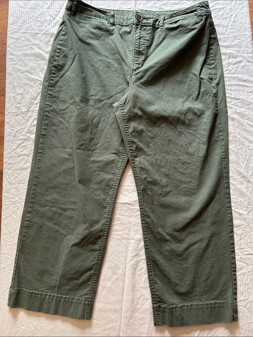 Old Navy Woman’s Olive Green Casual Chino Pants